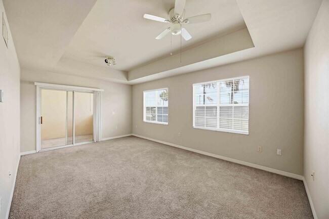 Foto del edificio - 1195 Villagio Cir