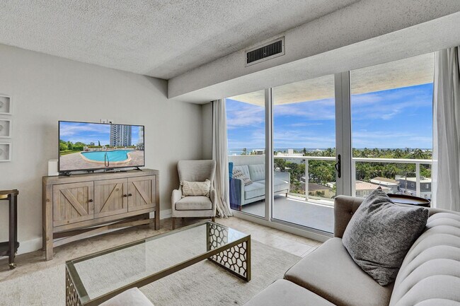 Foto del edificio - 2715 N Ocean Blvd
