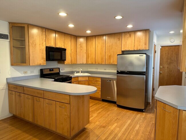 Foto del edificio - 651 Lincoln Ave