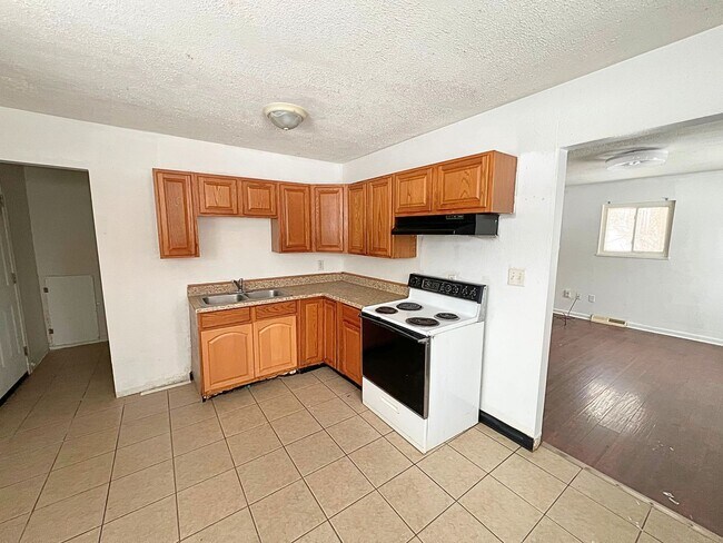 Foto del edificio - 3 bedrooms 1 bathrooms house for rent