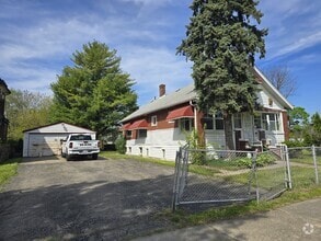 Building Photo - 9935 Broadstreet Ave