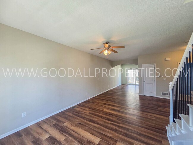 Foto del edificio - West Des Moines Townhome with Garden Space, Flex Room & Waukee Schools