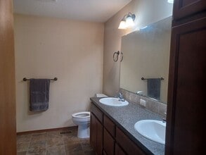 Building Photo - 11010 W Hollywood Ct