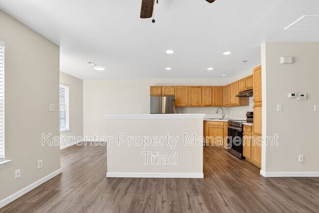 Foto del edificio - 805 Creek Crossing Trail