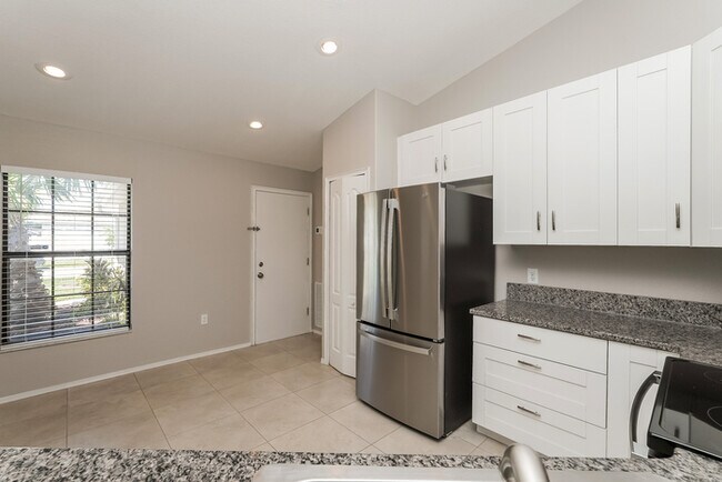 Building Photo - 5169 Ashwood Dr