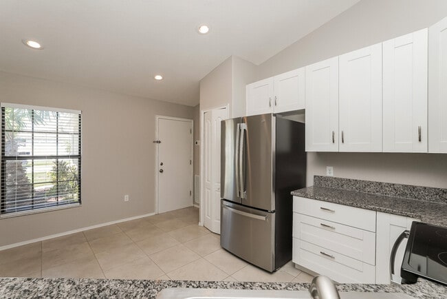Foto del edificio - 5169 Ashwood Dr
