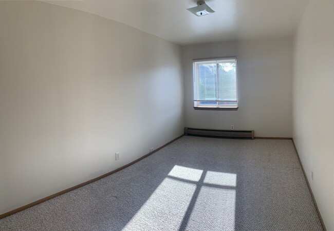 Building Photo - 2075 S 77th St