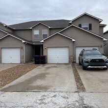 Building Photo - 425 Hawthorne Blvd