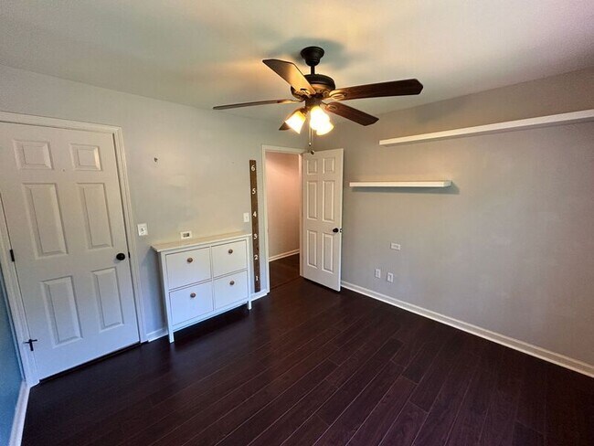Building Photo - 6925 Black Fox Ln