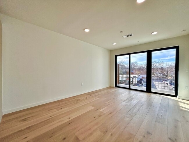 Building Photo - 2209 S 1st St