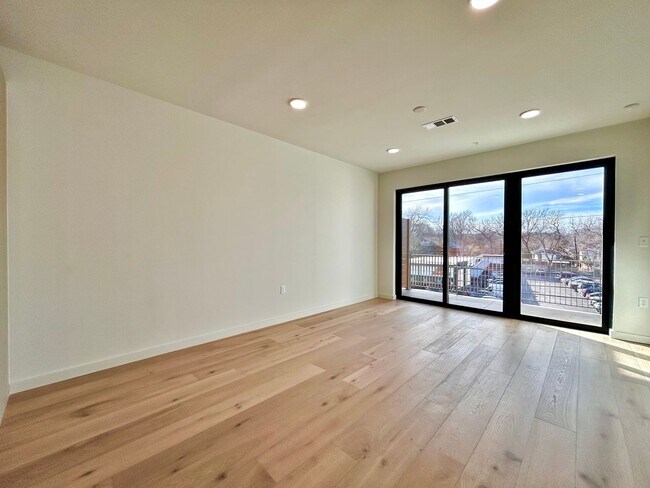 Foto del edificio - Bright & Spacious 1 Bedroom, 1 Bathroom with Resort-Style Amenities