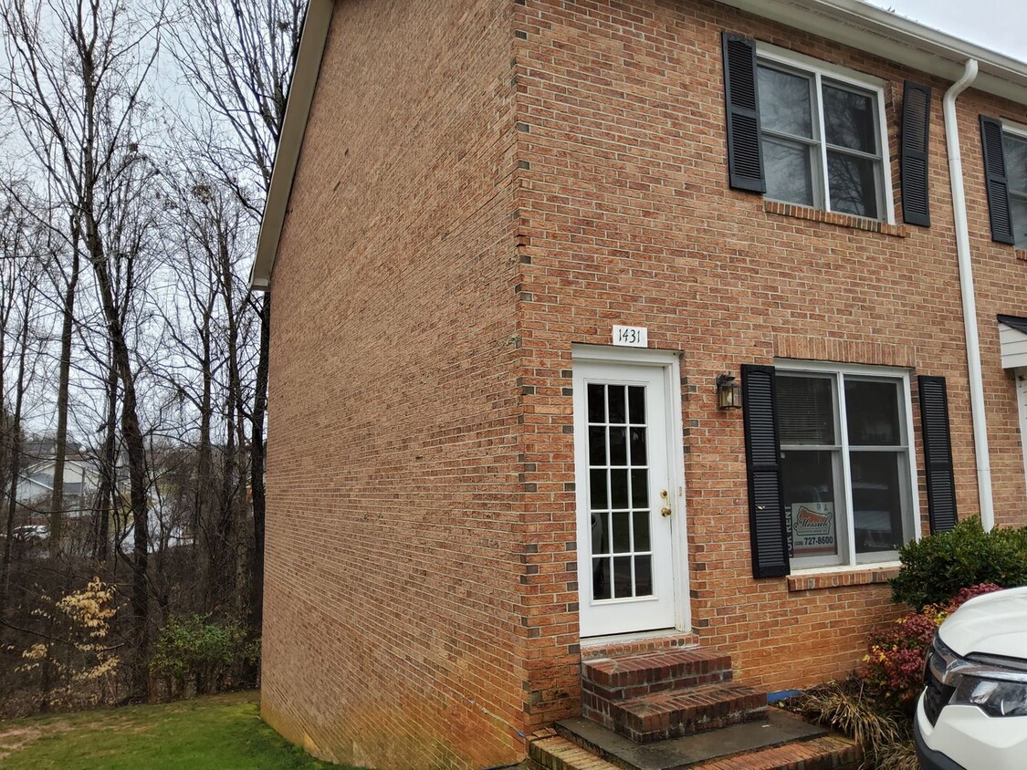 Primary Photo - Clemmons Condo - Near 421!
