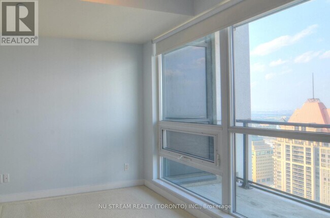 Building Photo - 510-3510 Curran Place