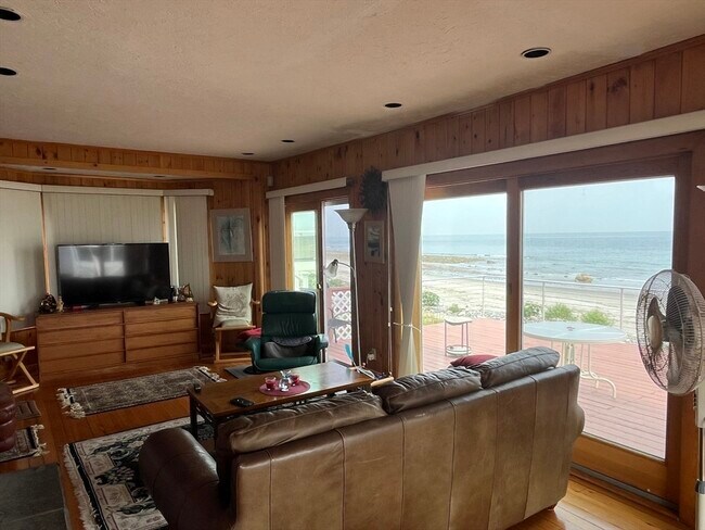Building Photo - 359 Beach Ave