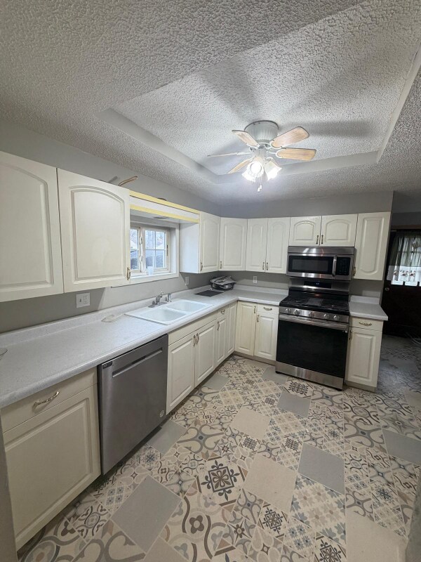 Building Photo - 3037 Meredith Ave