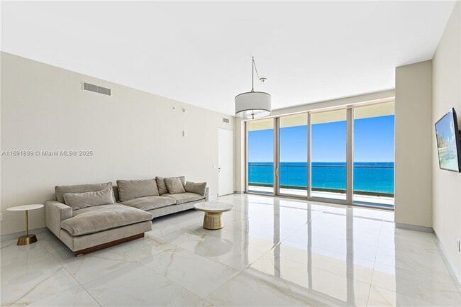Foto del edificio - 18975 Collins Ave