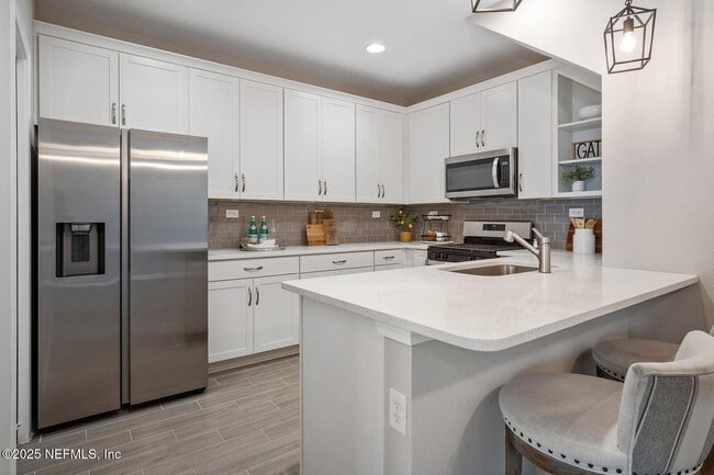 Foto del edificio - 698 Cherry Elm Dr