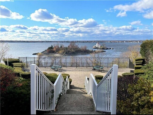 Foto del edificio - 41 Bullocks Point Ave