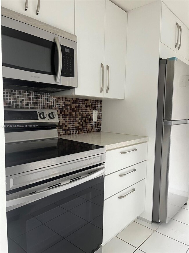 Foto del edificio - 2350 NE 135th St