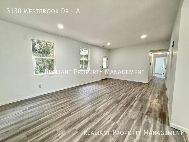 Foto del edificio - 3130 Westbrook Dr