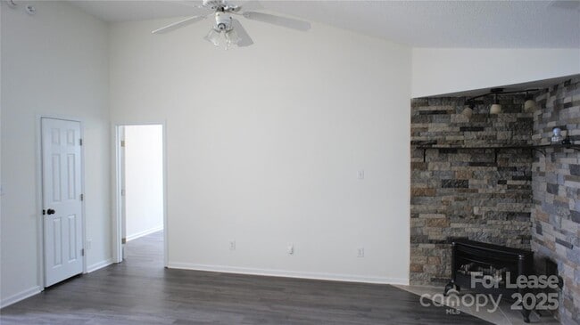 Foto del edificio - 2309 Ivy Run Dr