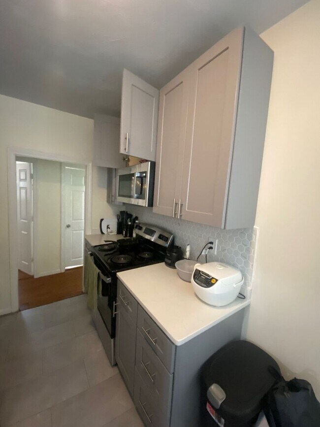 Building Photo - 9/1 No Fee! Spacious, updated 3BR apartment near Brigham Circle, Northeastern!