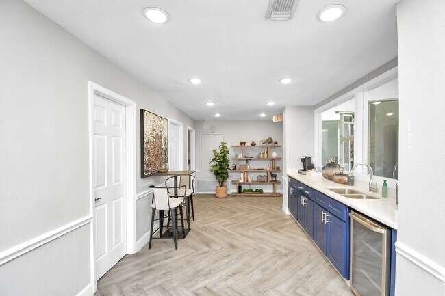 Building Photo - 2701 W Bellfort Ave