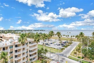 Building Photo - 1120 N Shore Dr NE