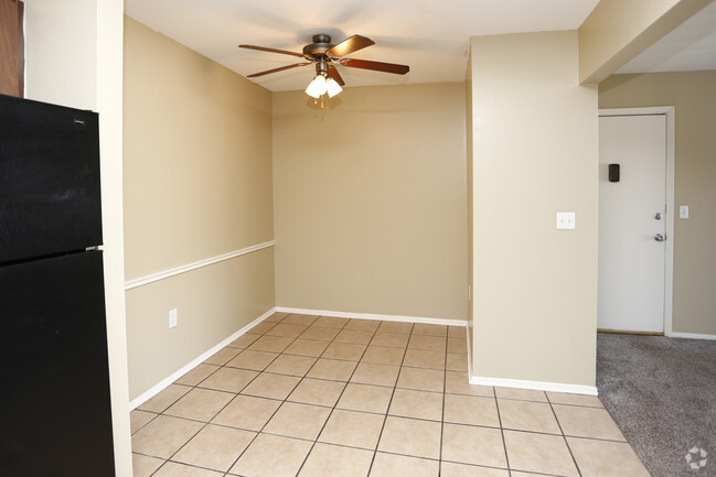 Two Bedroom Dining Area - Miracle Manor