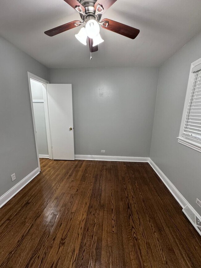 Foto del edificio - Gorgeous recently renovated 4 Bedroom 2 Ba...