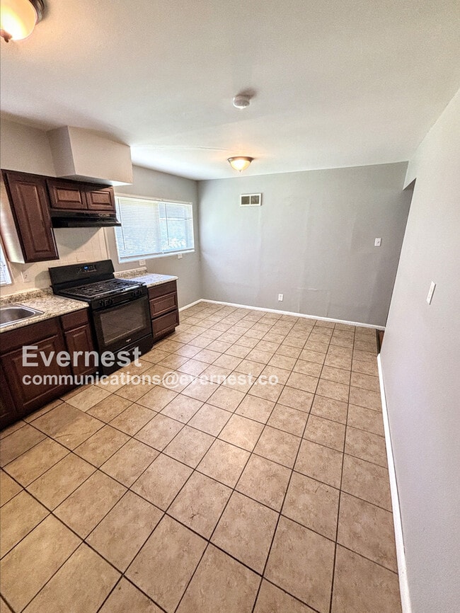 Building Photo - 9732 Glen Owen Dr