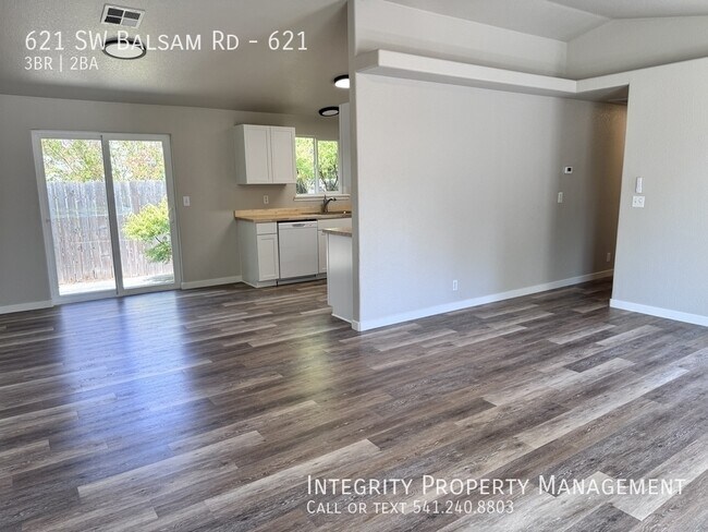 Foto del edificio - 621 SW Balsam Rd