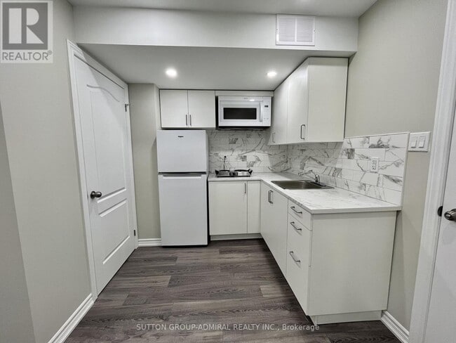 Building Photo - 53 Matthewson Ave