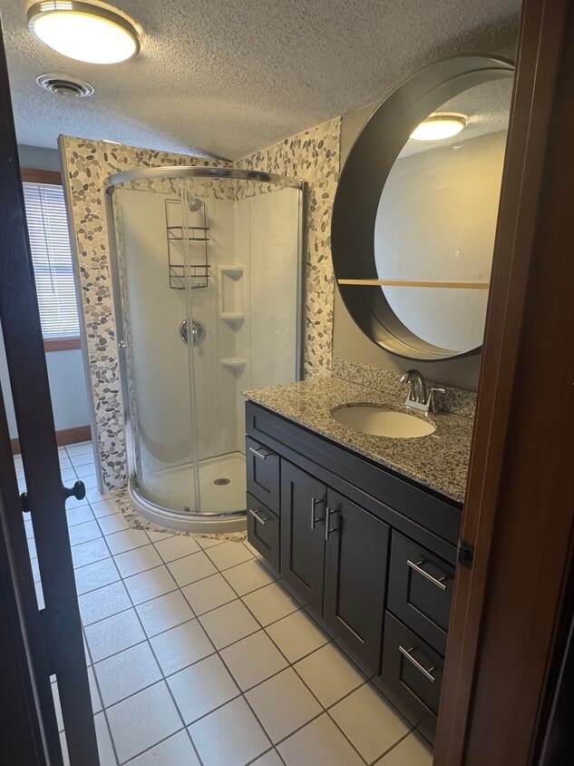 Full Bath. Newly Remodeled. - 121 S Hellier St