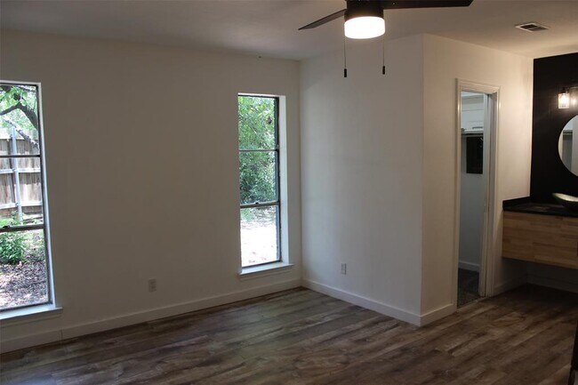 Building Photo - 400 Casa Bello Ct