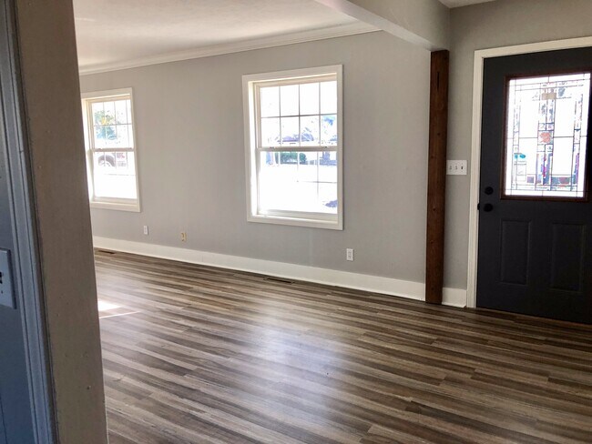 Foto del edificio - Beautiful  4 bedroom Remodeled Home in Ravenwood  Springfield MO