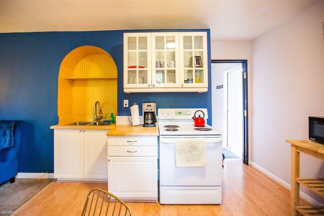 Building Photo - 2 br, 1 bath Duplex - 706 East Stuart Stre...