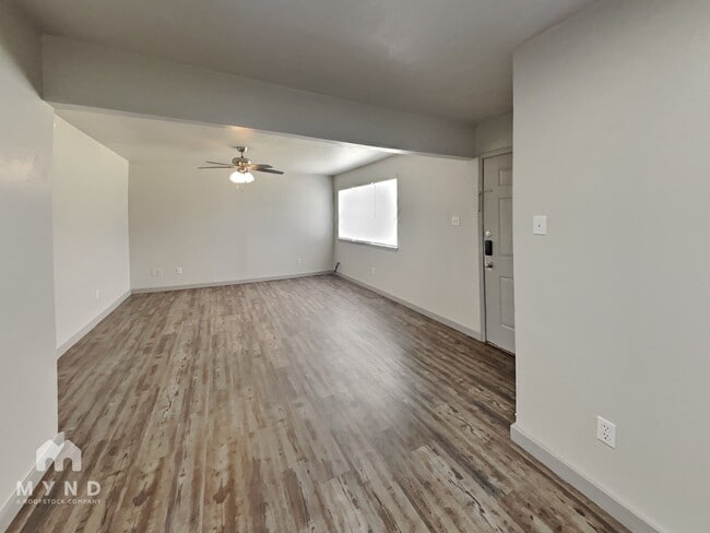 Building Photo - 624 E 3rd St