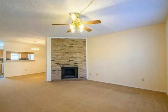 Building Photo - 2500 E Park Blvd