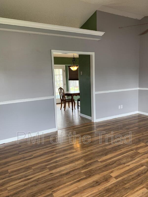 Building Photo - 2457 Shadow Valley Rd