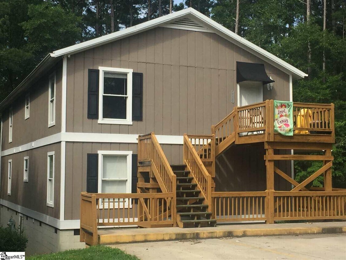 Foto principal - 421 Wood Rd