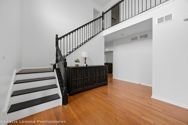 Foto del edificio - 6816 Twin Falls Dr