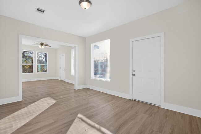 Foto del edificio - 304 W Vulcan St