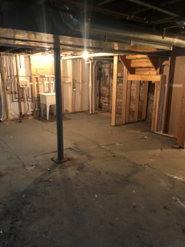 Building Photo - 1839 Darrow Ave