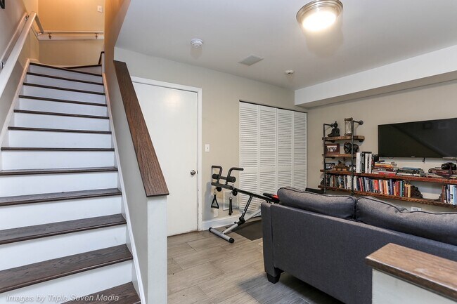 Foto del edificio - 1540 N Greenview Ave