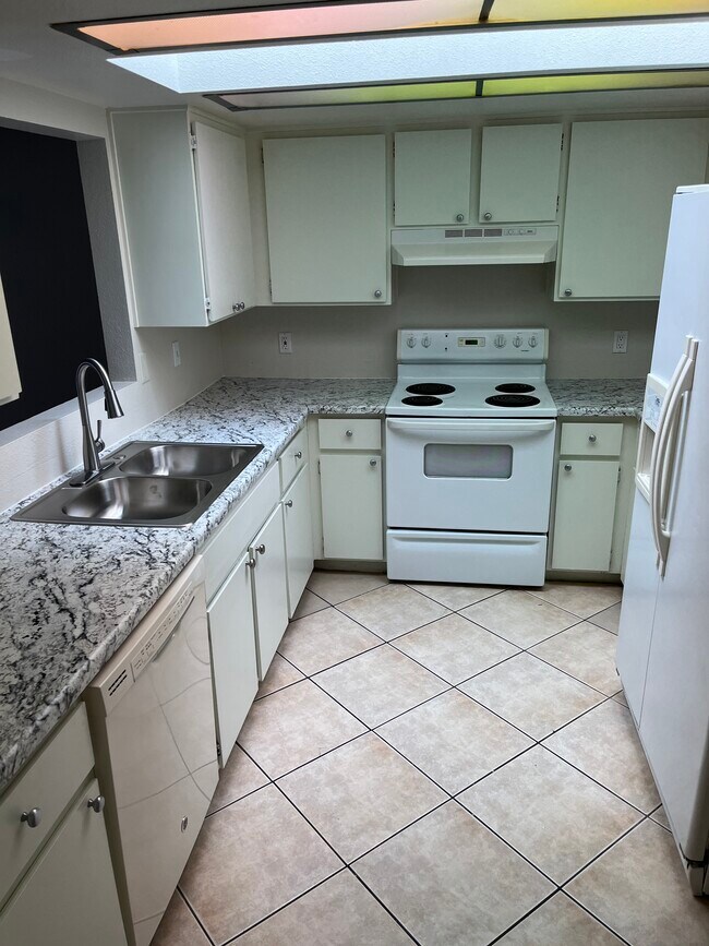 Foto del edificio - 517 W Duke Dr