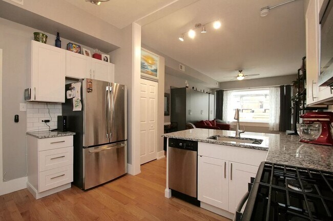 Building Photo - 721 South Blvd