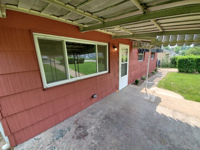 Building Photo - 428 E Carter Dr
