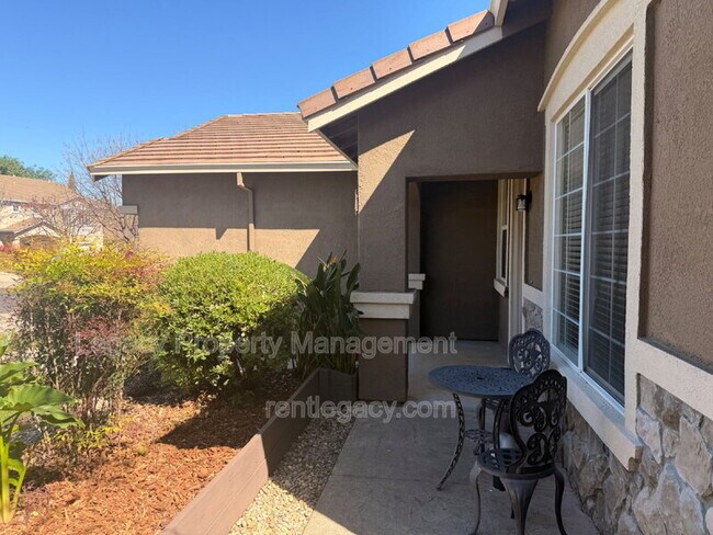 Foto del edificio - 4711 Summerset Dr