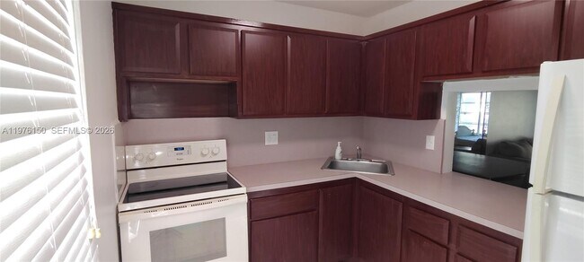 Foto del edificio - 6090 NW 64th Ave